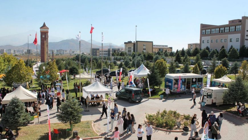 Üniversitemizde 2025-2026 Eğitim-Öğretim Yılı Açılış ve Tanışma Etkinlikleri Düzenlendi.